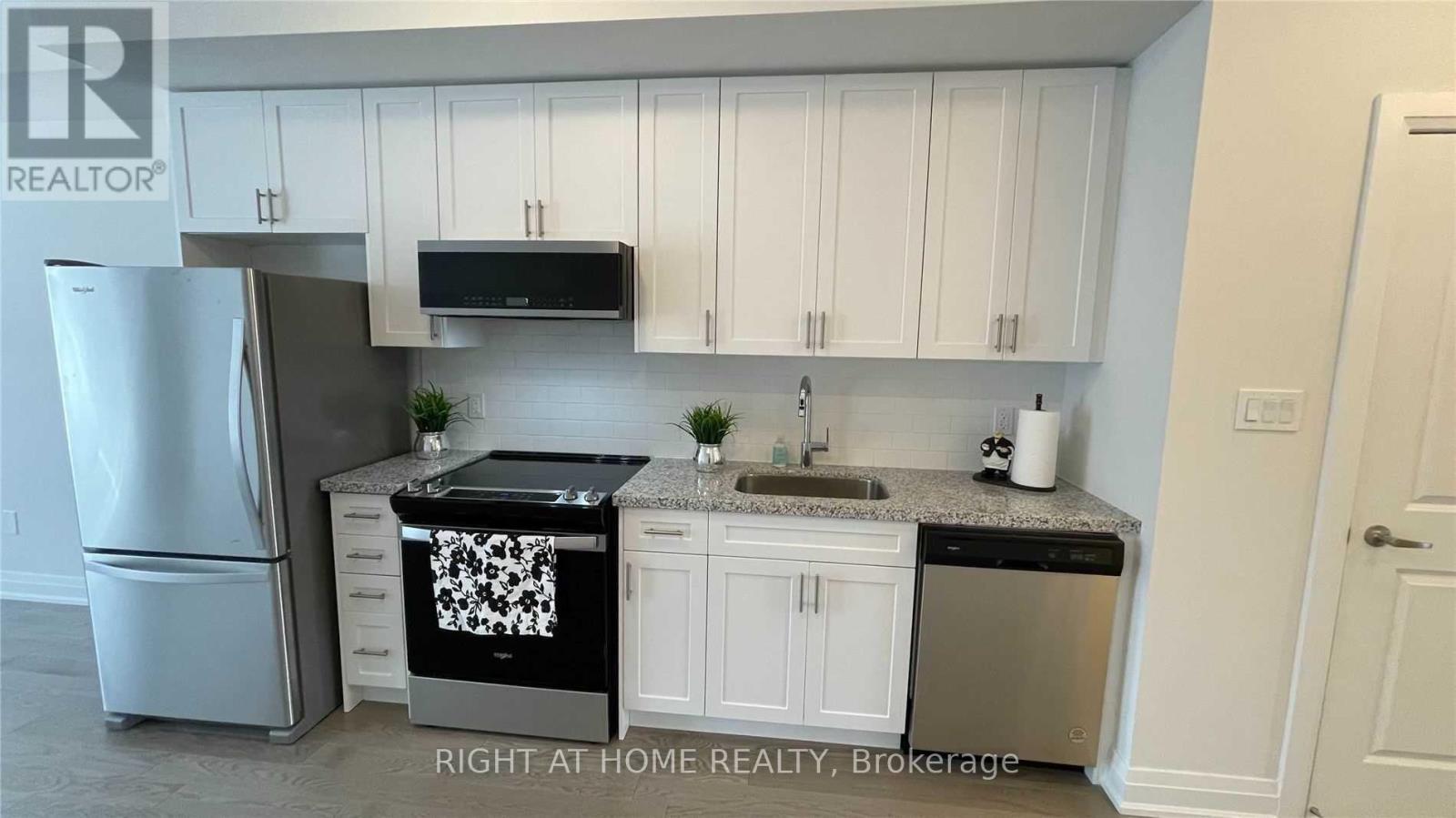 8 Creekbank Road, Toronto, Ontario  M6L 0A4 - Photo 6 - W13118918