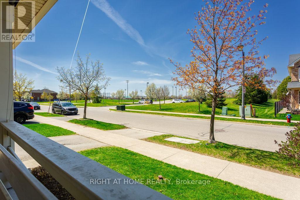 5914 Blue Spruce Avenue, Burlington, Ontario  L7L 6T3 - Photo 3 - W13118922