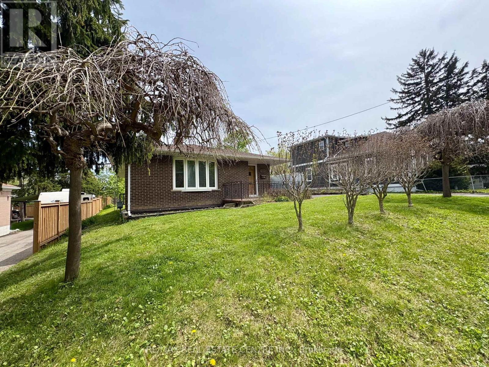 260 SYDNEY STREET, Milton, Ontario
