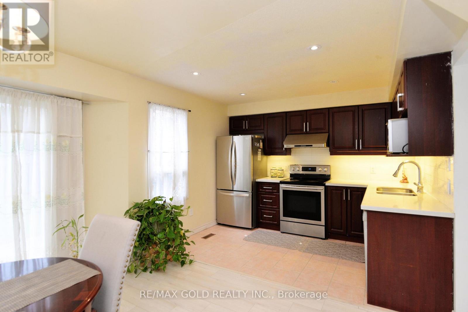 Main/2nd Floor - 9 Ravenswood Drive, Brampton, Ontario  L6Y 3Y5 - Photo 15 - W13119006