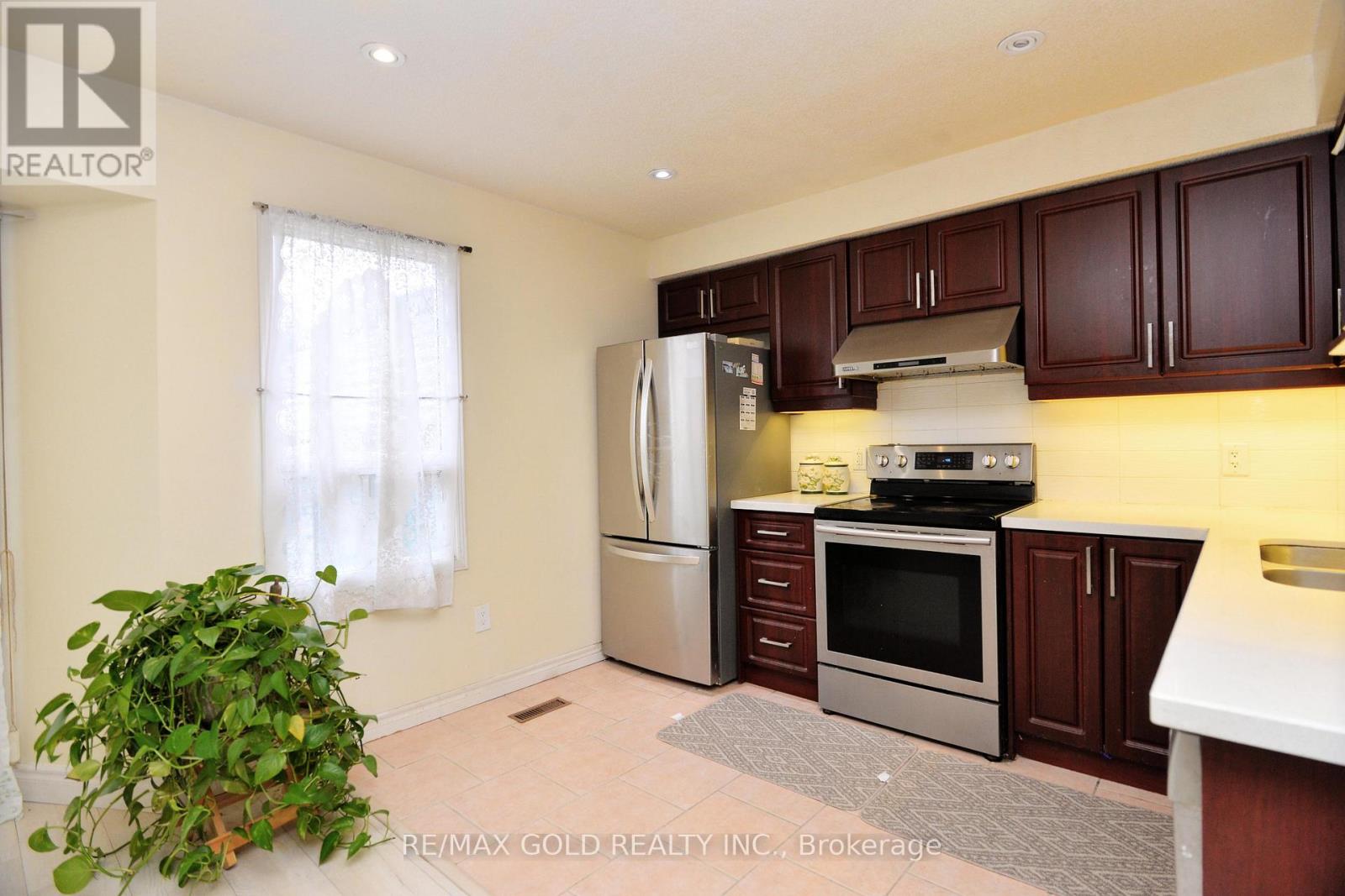 Main/2nd Floor - 9 Ravenswood Drive, Brampton, Ontario  L6Y 3Y5 - Photo 18 - W13119006
