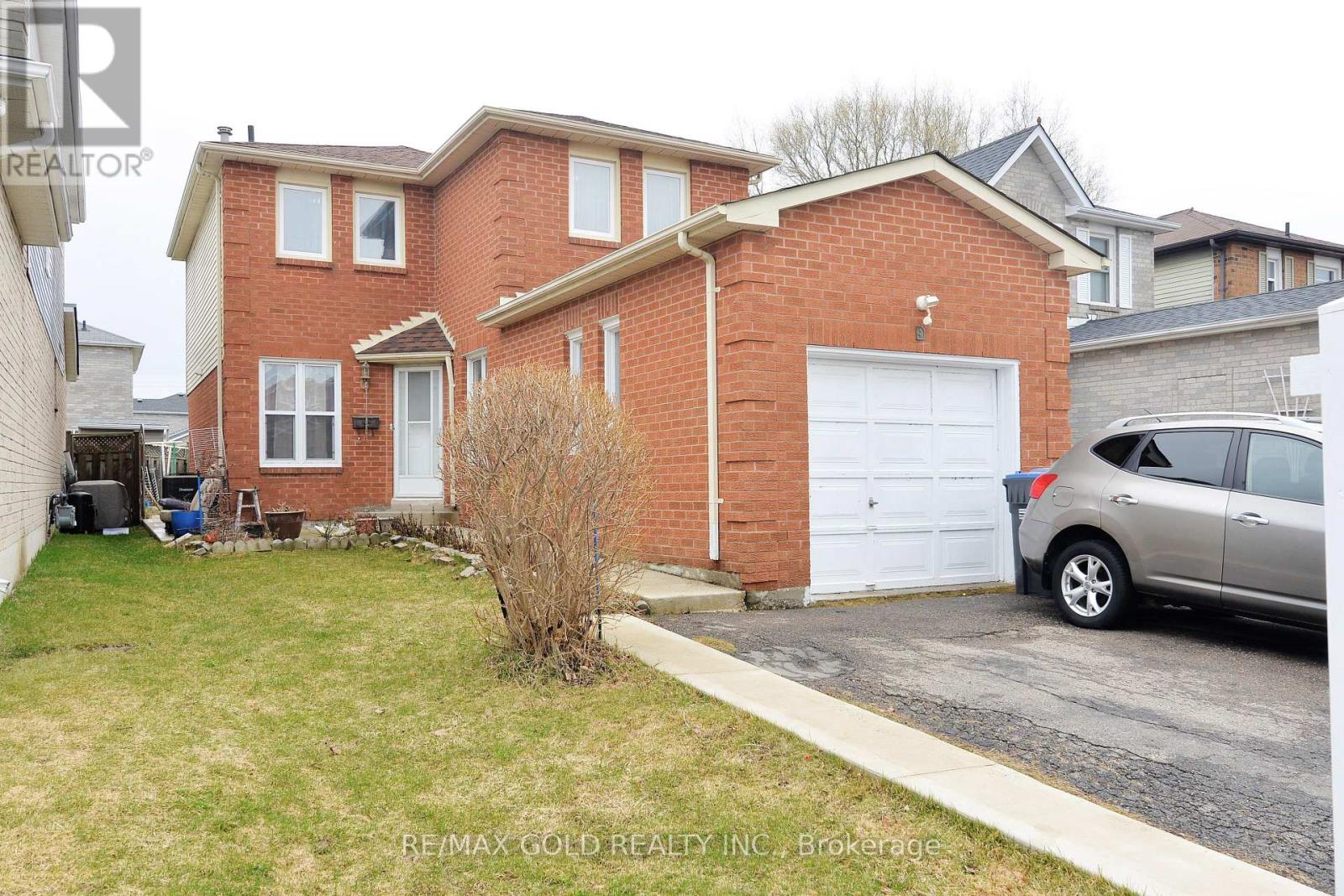 Main/2nd Floor - 9 Ravenswood Drive, Brampton, Ontario  L6Y 3Y5 - Photo 2 - W13119006