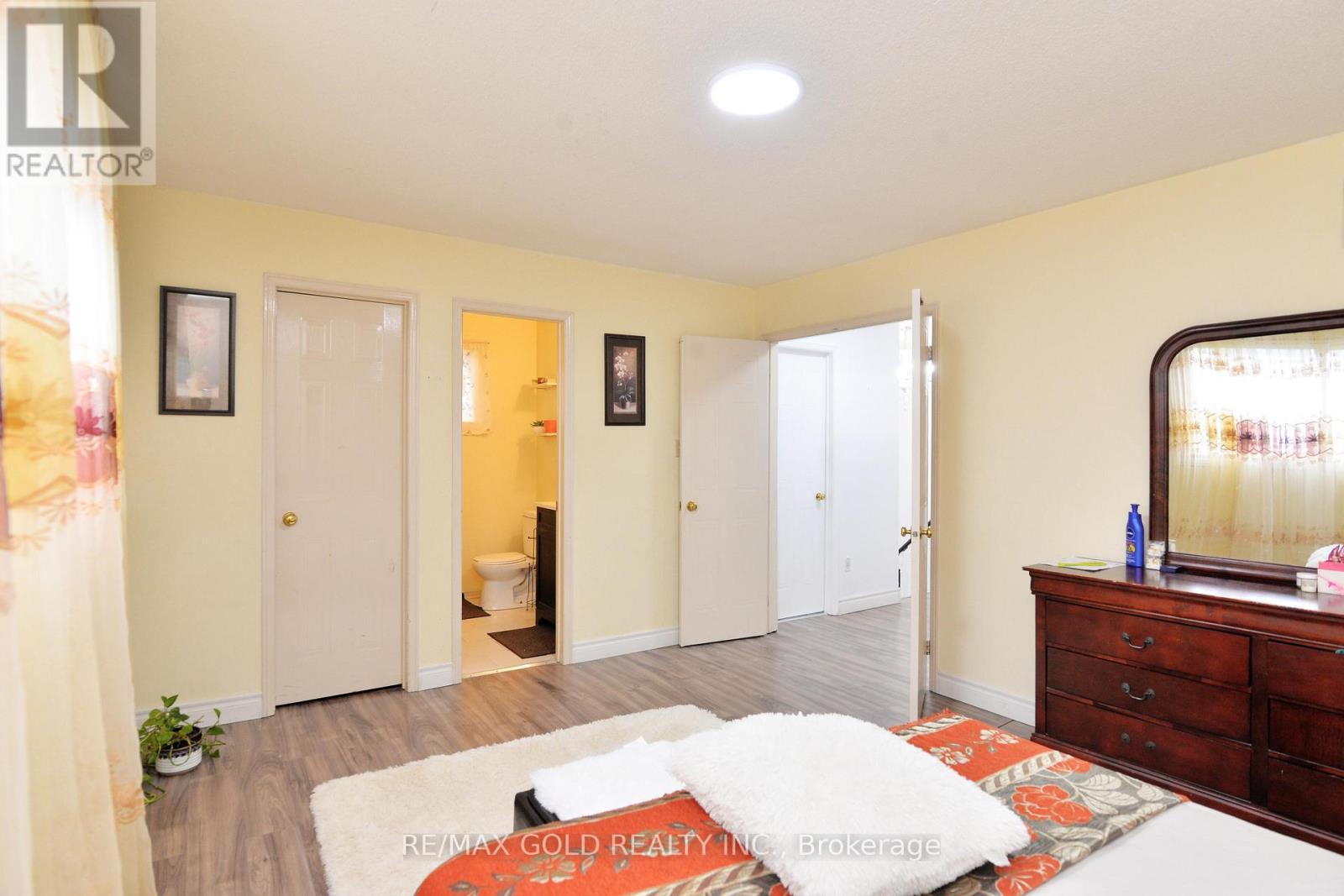 Main/2nd Floor - 9 Ravenswood Drive, Brampton, Ontario  L6Y 3Y5 - Photo 24 - W13119006