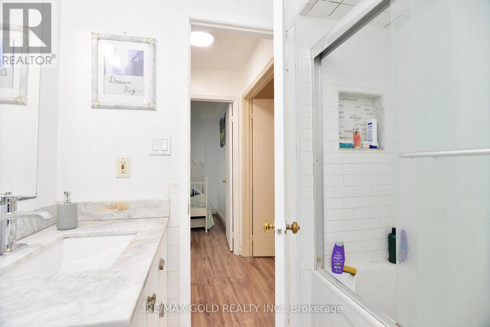 Main/2nd Floor - 9 Ravenswood Drive, Brampton, Ontario  L6Y 3Y5 - Photo 29 - W13119006