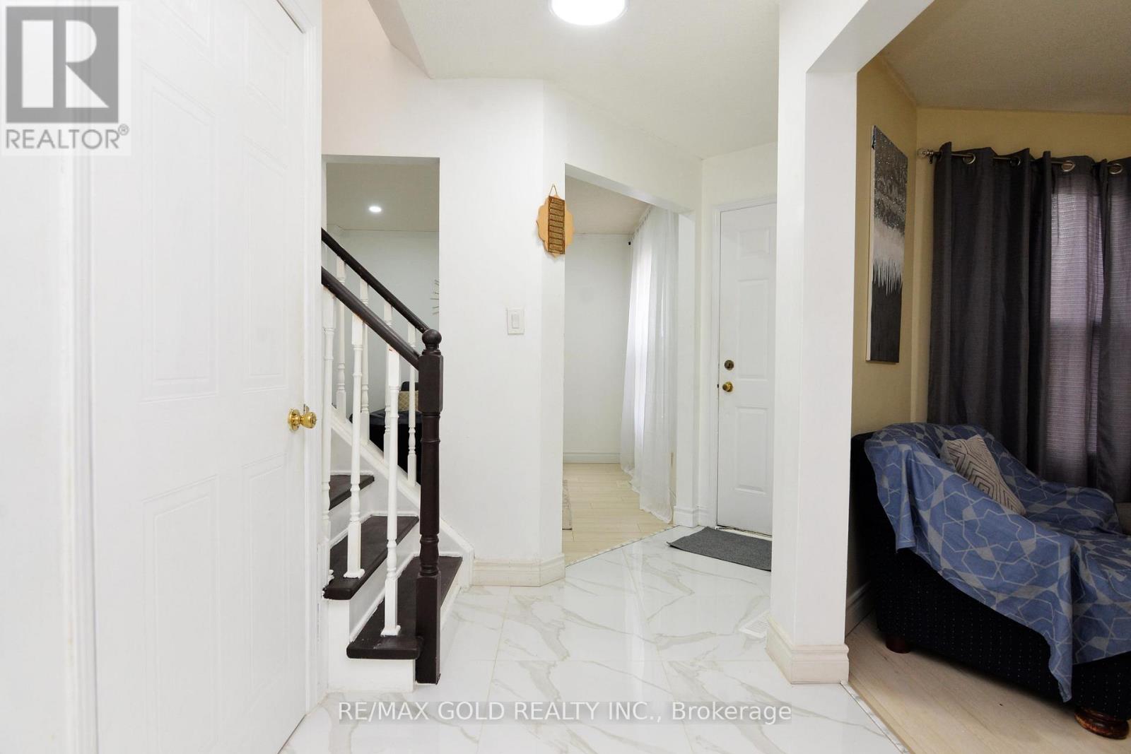 Main/2nd Floor - 9 Ravenswood Drive, Brampton, Ontario  L6Y 3Y5 - Photo 7 - W13119006