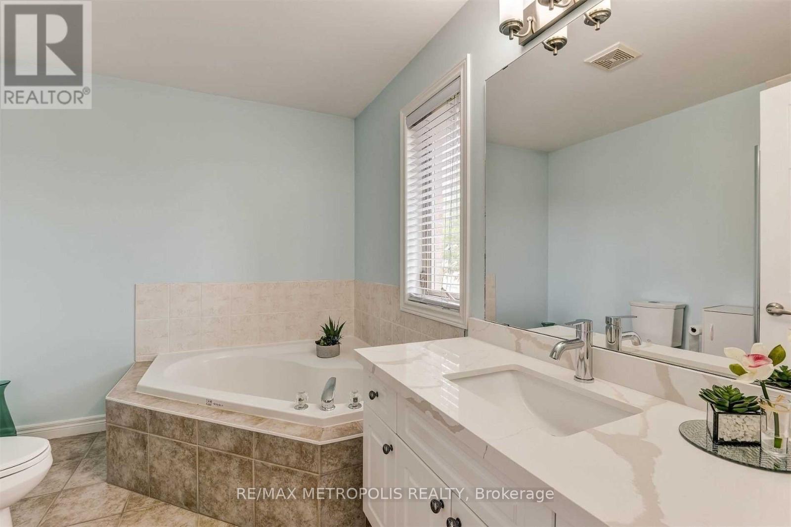 Main - 24 Viceroy Crescent, Brampton, Ontario  L7A 1V6 - Photo 7 - W13119020