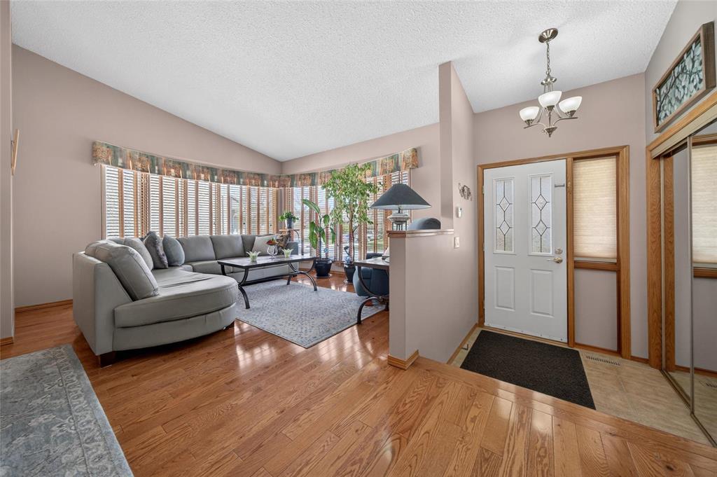 174 Westchester Drive, Winnipeg, Manitoba  R3P 2G6 - Photo 1 - 202610256