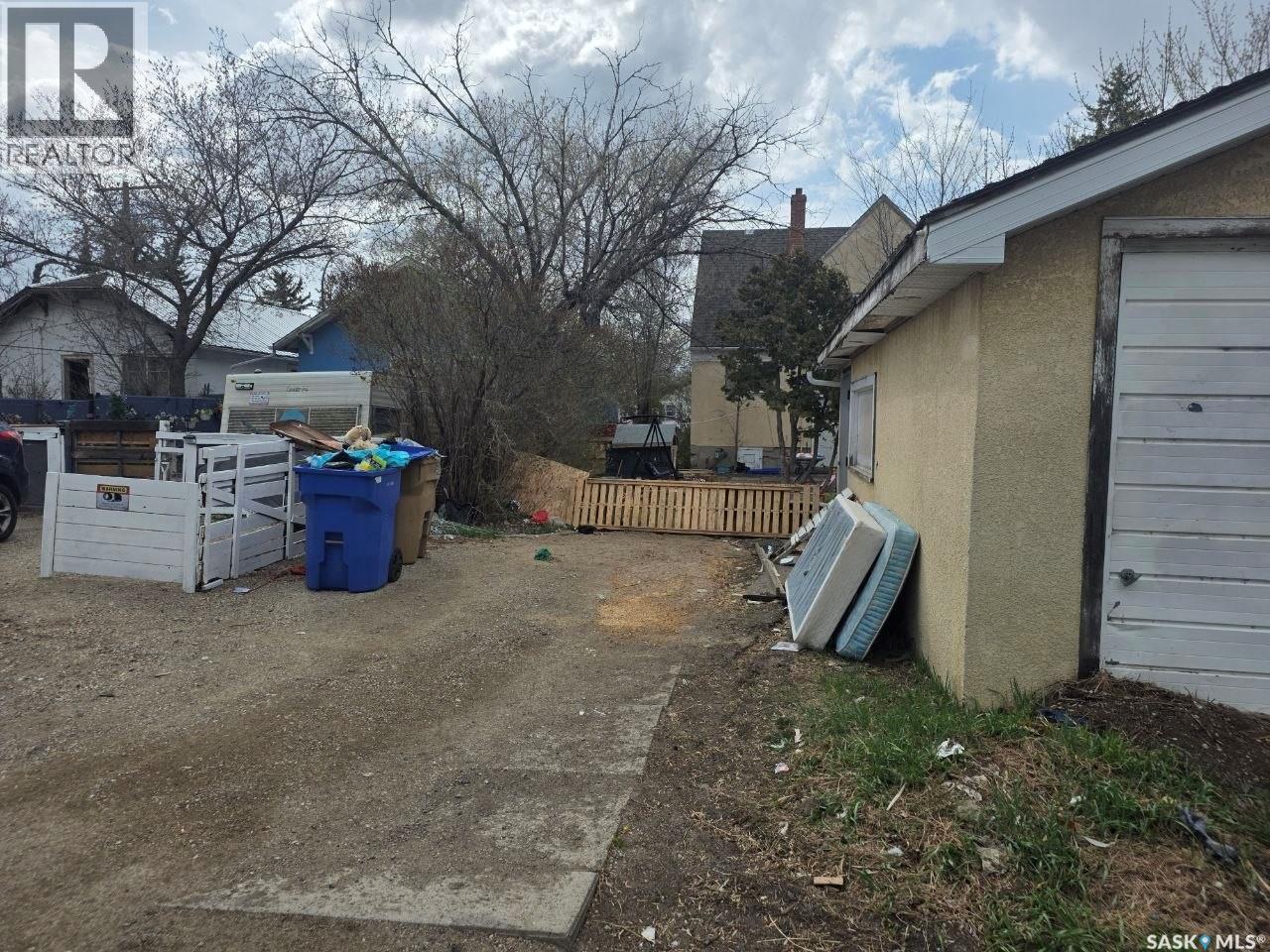 1167 Elphinstone Street, Regina, Saskatchewan  S4T 3M2 - Photo 3 - SK035759