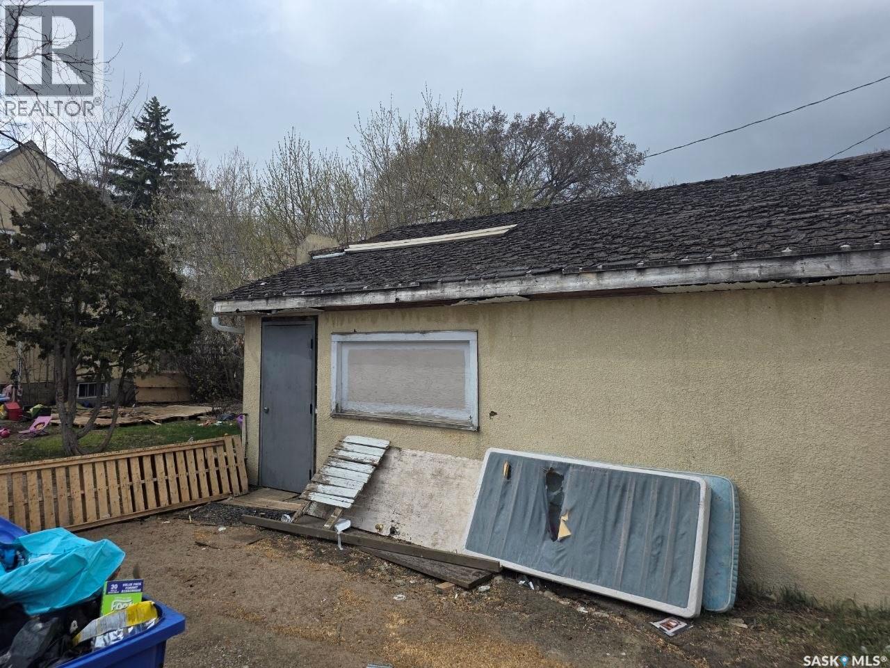 1167 Elphinstone Street, Regina, Saskatchewan  S4T 3M2 - Photo 4 - SK035759
