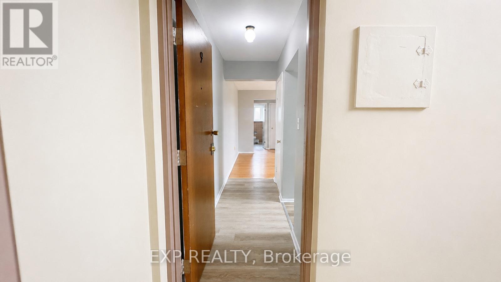 9 - 12 Westmount Road, Kitchener, Ontario  N2M 1R5 - Photo 2 - X13118804
