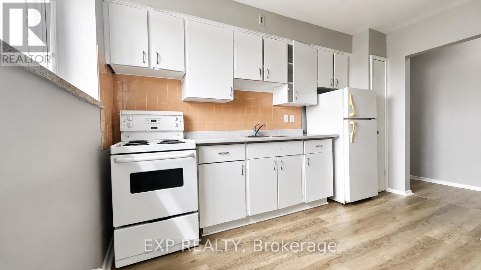 9 - 12 Westmount Road, Kitchener, Ontario  N2M 1R5 - Photo 3 - X13118804