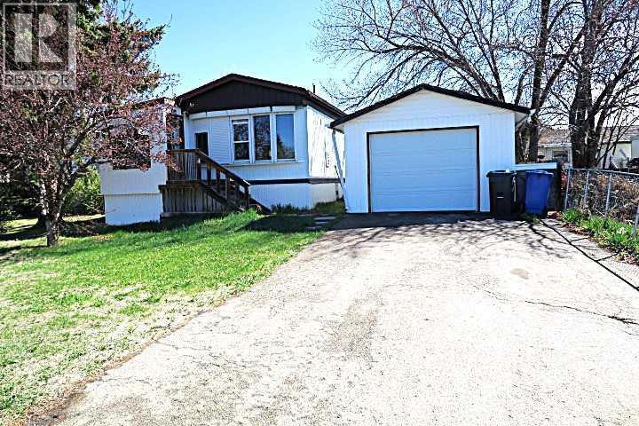 4 21A St Close, Bowden, Alberta