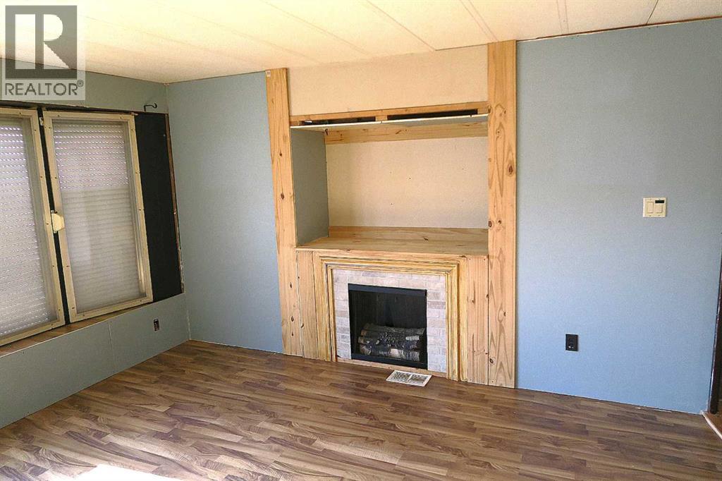4 21a St Close, Bowden, Alberta  T0M 0K0 - Photo 3 - A2306884
