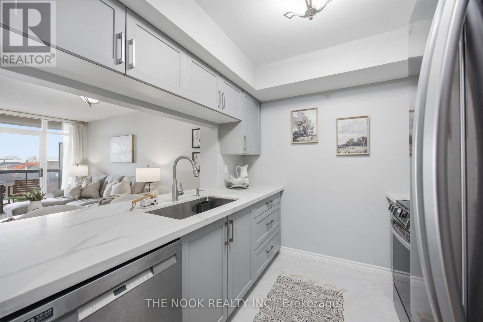 332 - 18 Mondeo Drive, Toronto, Ontario  M1P 5C8 - Photo 3 - E13119172