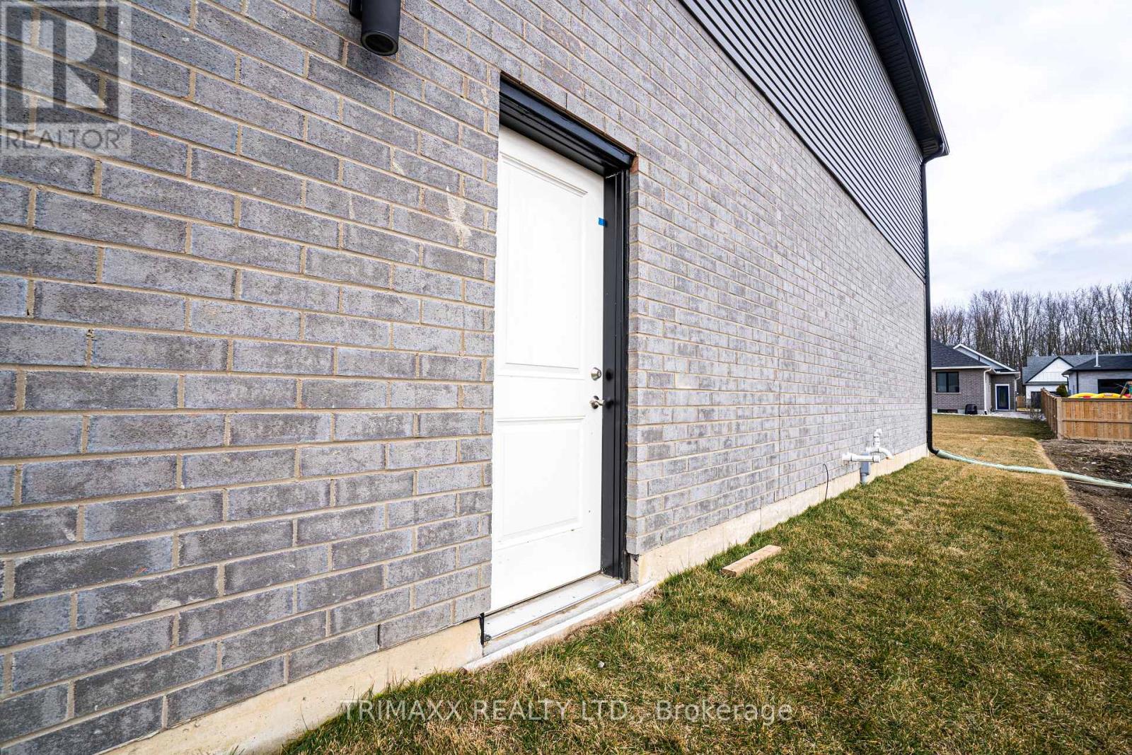 188 Foxborough Place, Thames Centre, Ontario  N0M 2P0 - Photo 3 - X13057336