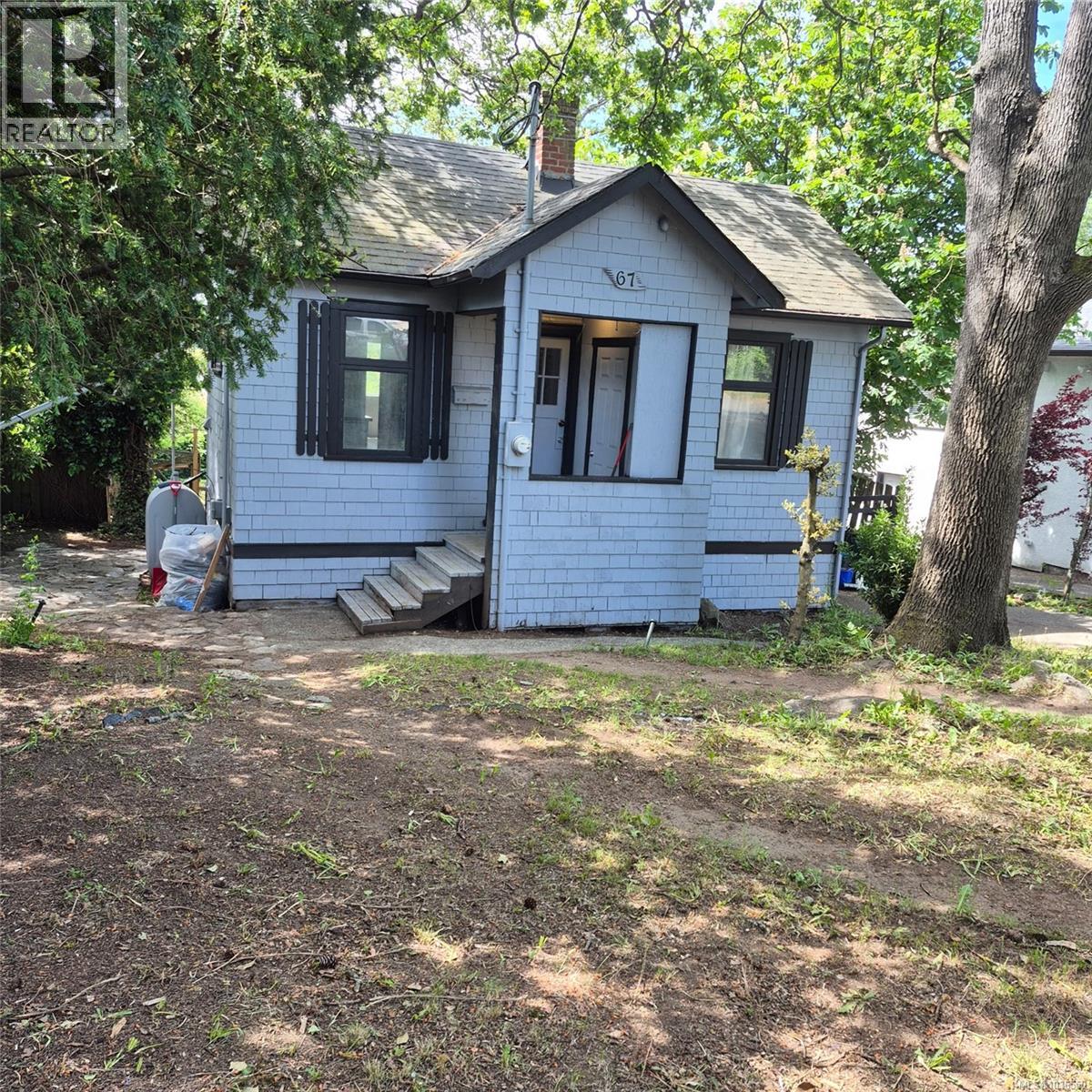 67 Cadillac Ave, Saanich, British Columbia V8Z 1T5 - Photo 1 - 1036550