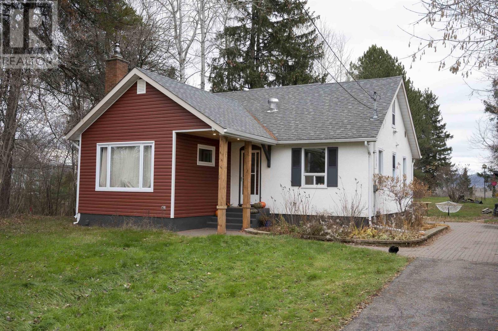 1744 Broadway Avenue, Thunder Bay, Ontario  P7K 1M5 - Photo 1 - TB2601004