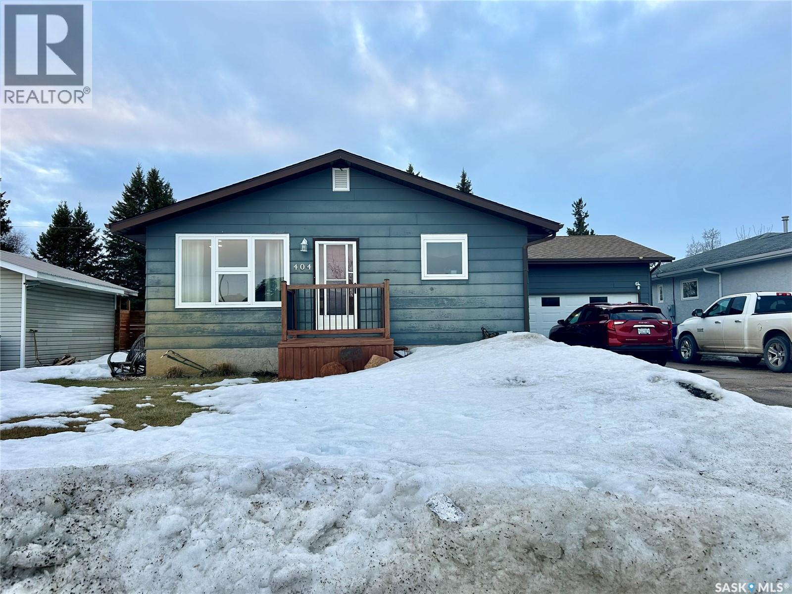 404 5th Street N, Nipawin, Saskatchewan  S0E 1E0 - Photo 2 - SK034645