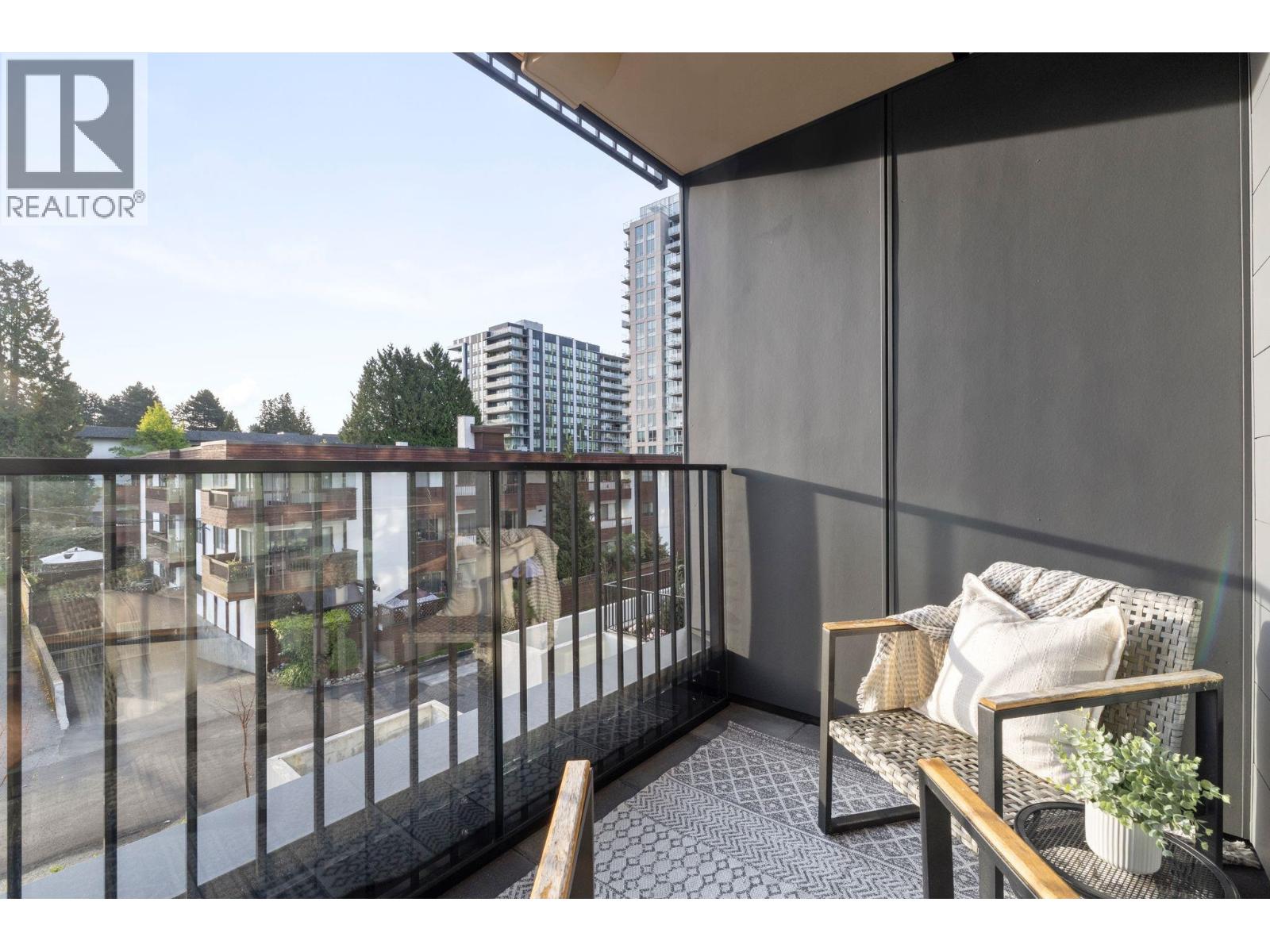 312 110 E 17th Street, North Vancouver, British Columbia  V7L 2V5 - Photo 3 - R3119199