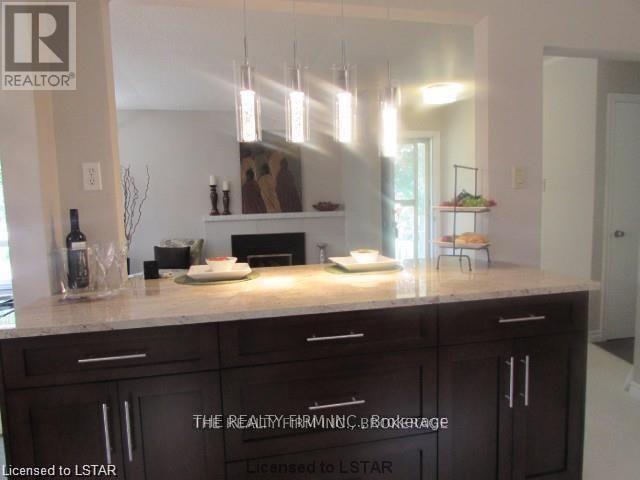 683 Fanshawe Park Road E, London North, Ontario  N5X 1L4 - Photo 2 - X12758522