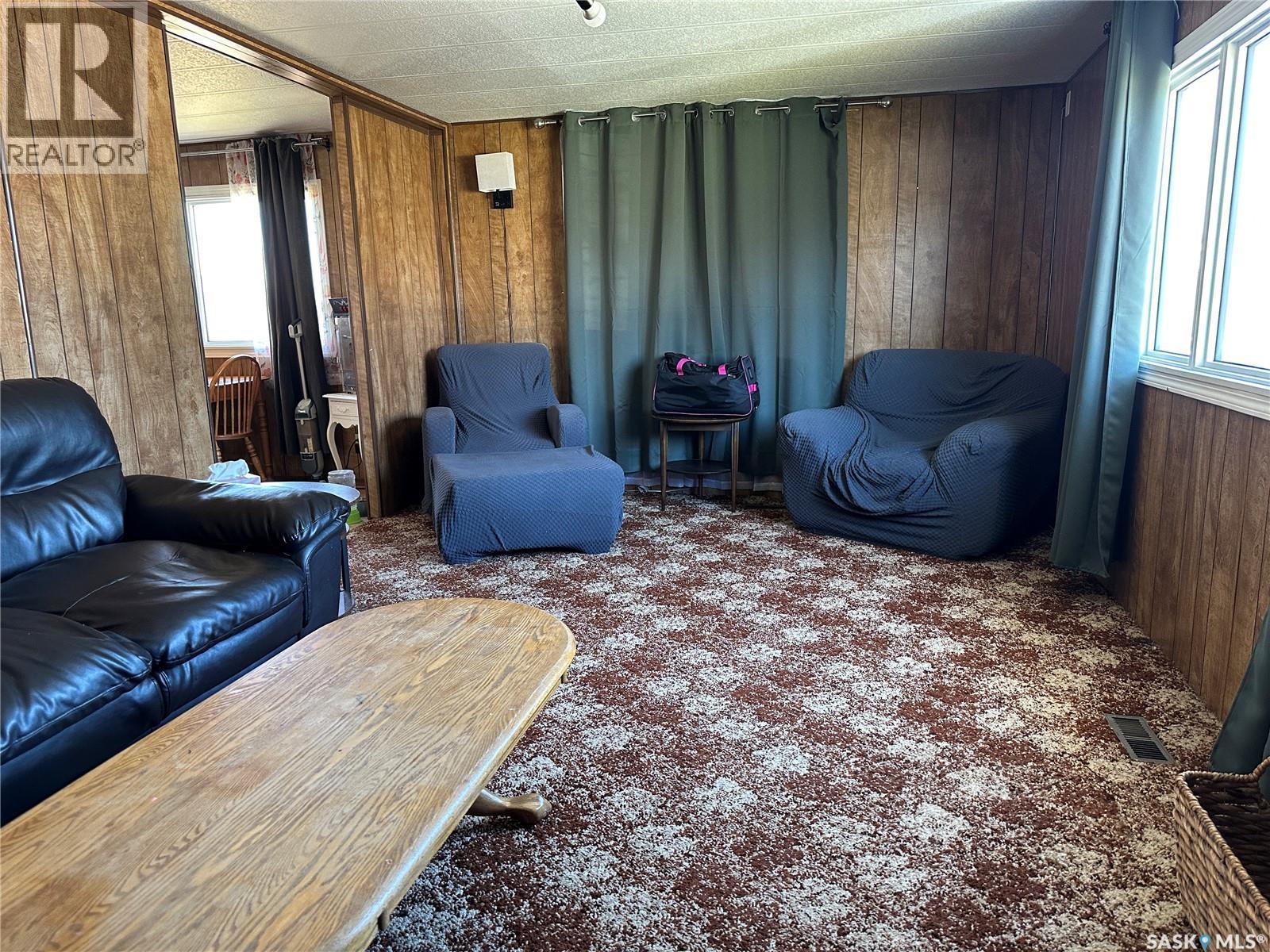 129 Laing Crescent, Weyburn, Saskatchewan  S4H 2R8 - Photo 3 - SK035578