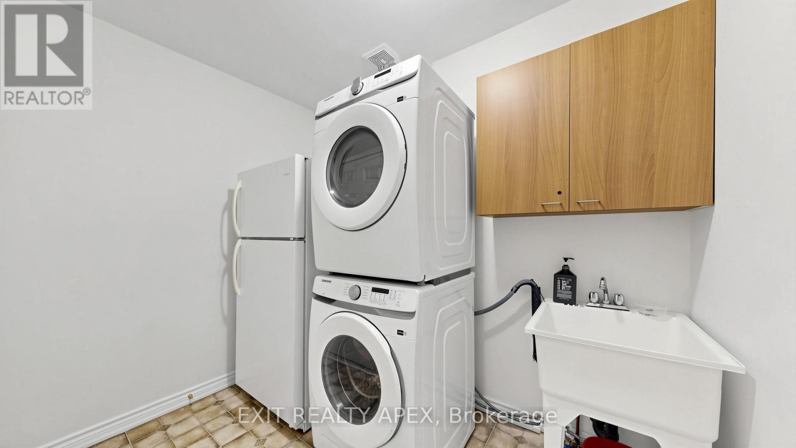 1311 Macinally Court, Oshawa, Ontario  L1K 0B6 - Photo 19 - E13090160