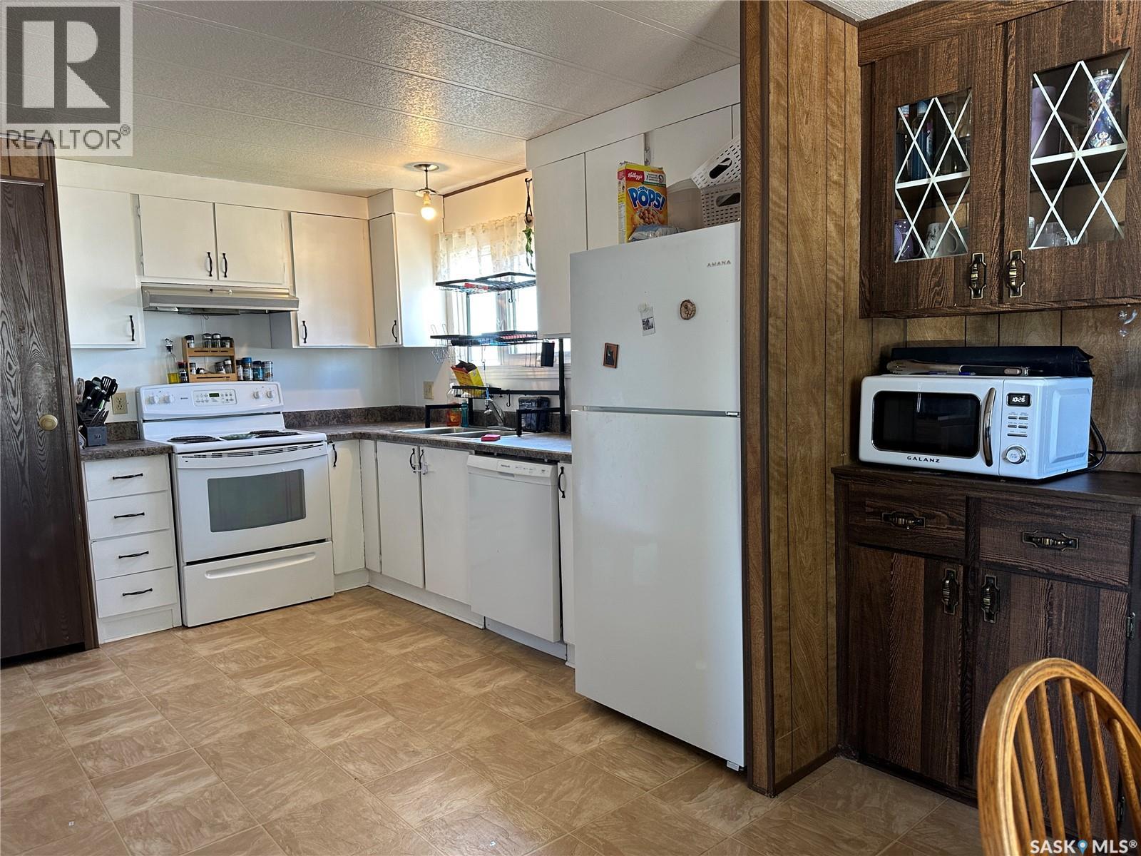 129 Laing Crescent, Weyburn, Saskatchewan  S4H 2R8 - Photo 6 - SK035578