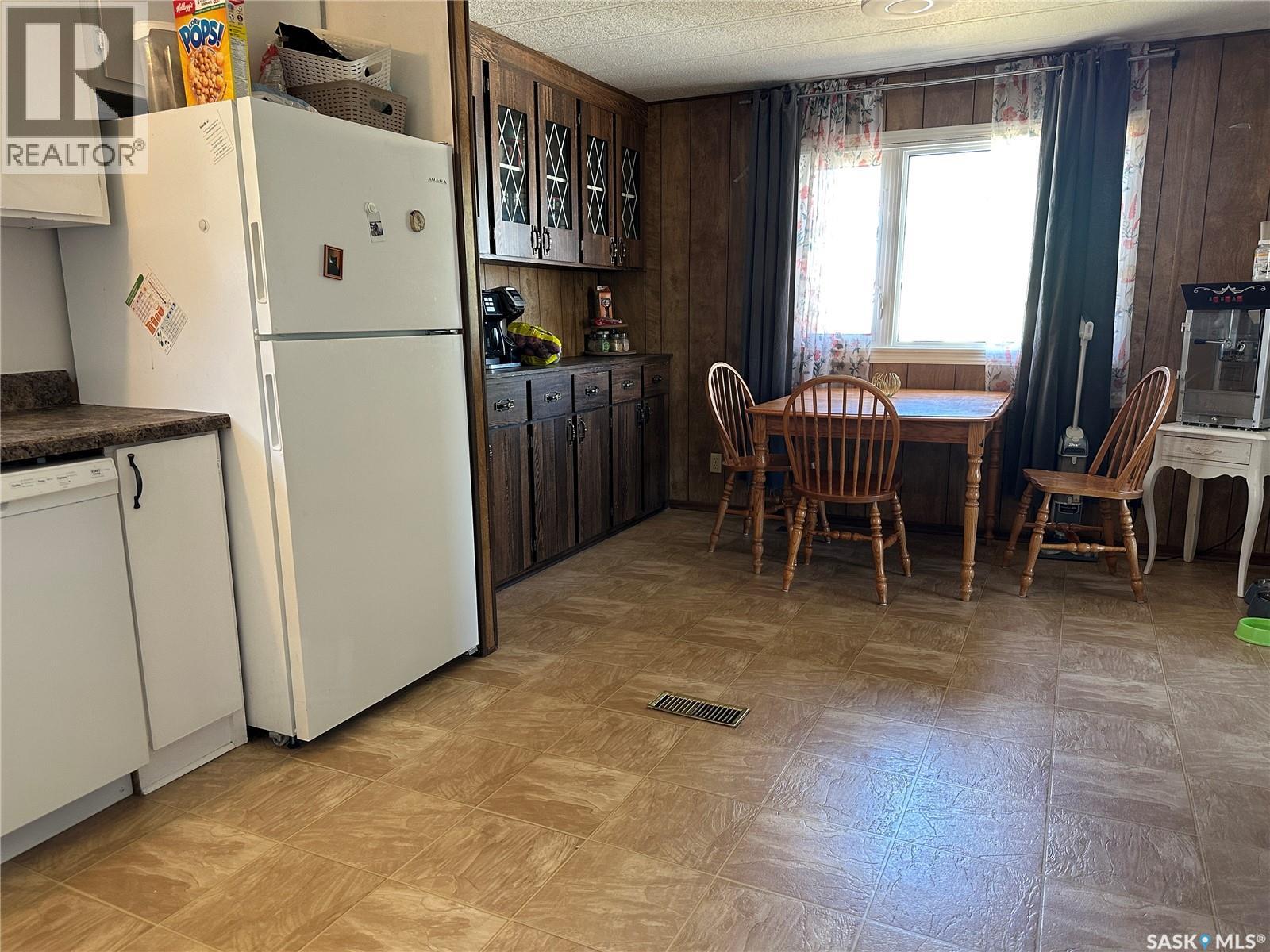 129 Laing Crescent, Weyburn, Saskatchewan  S4H 2R8 - Photo 11 - SK035578