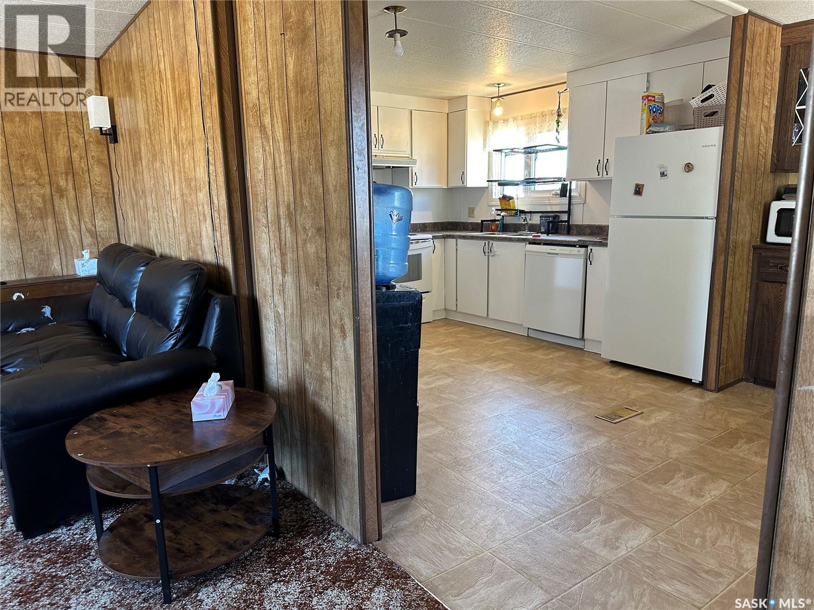 129 Laing Crescent, Weyburn, Saskatchewan  S4H 2R8 - Photo 5 - SK035578