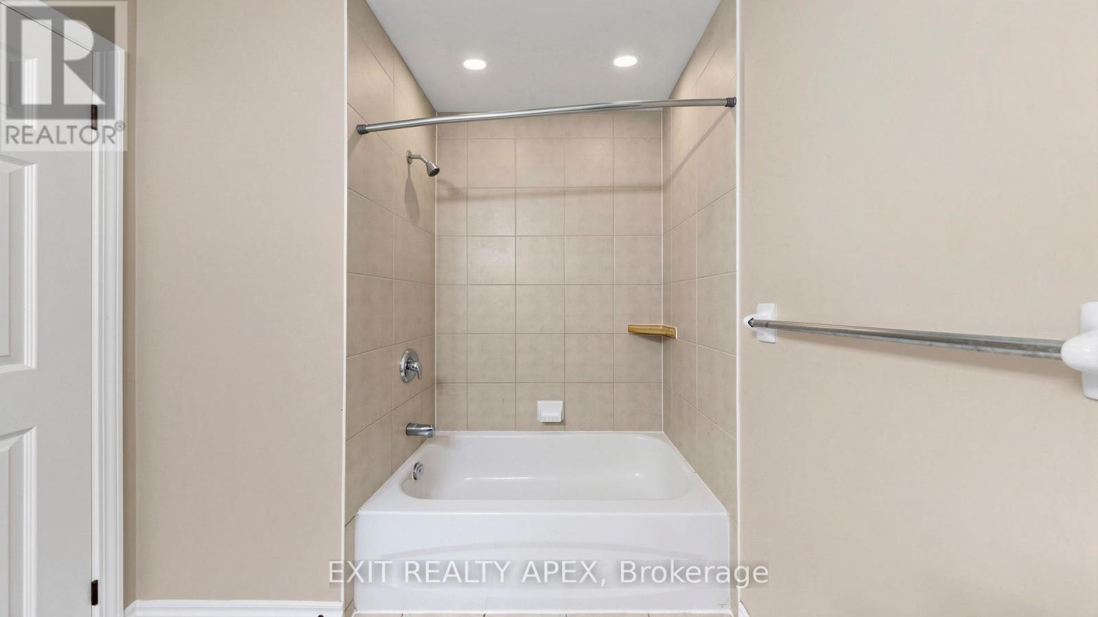 1311 Macinally Court, Oshawa, Ontario  L1K 0B6 - Photo 39 - E13090160