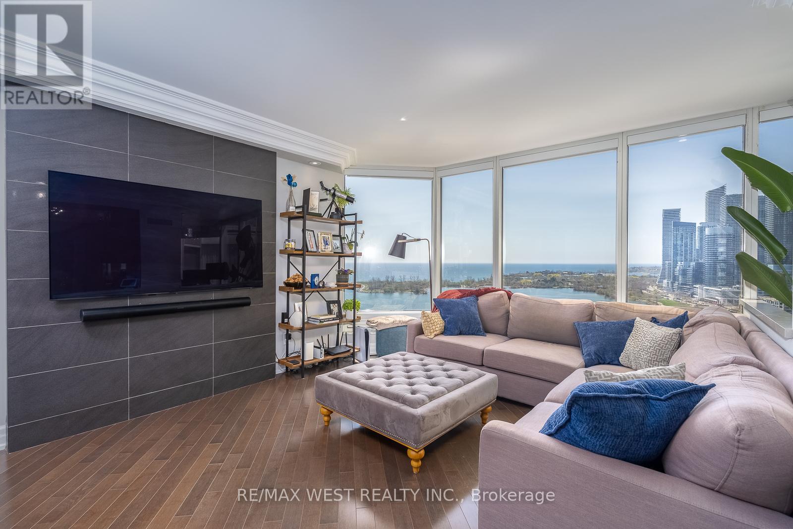 2204 - 1 PALACE PIER COURT, Toronto, Ontario