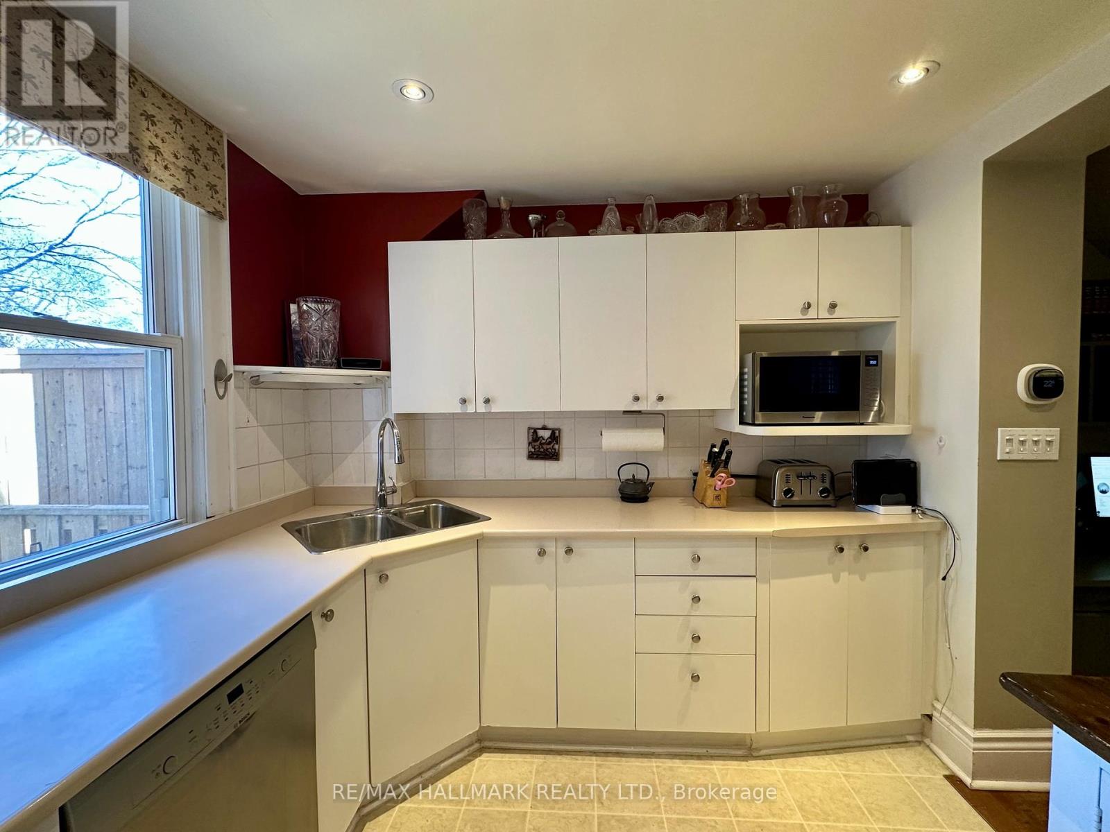 145 Castlefield Avenue, Toronto, Ontario  M4R 1G6 - Photo 12 - C13119116