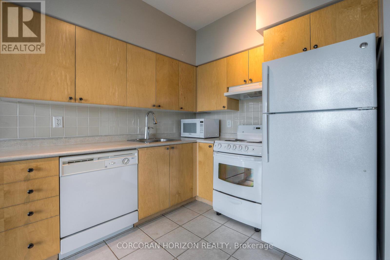 2108 - 231 Fort York Boulevard, Toronto, Ontario  M5V 1B2 - Photo 12 - C13119160