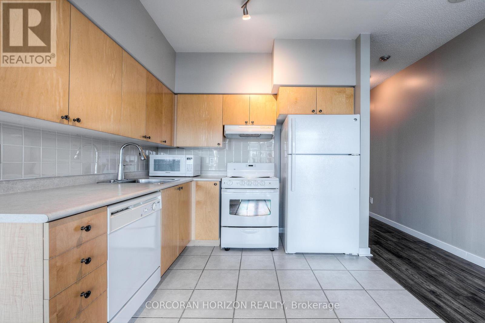 2108 - 231 Fort York Boulevard, Toronto, Ontario  M5V 1B2 - Photo 13 - C13119160
