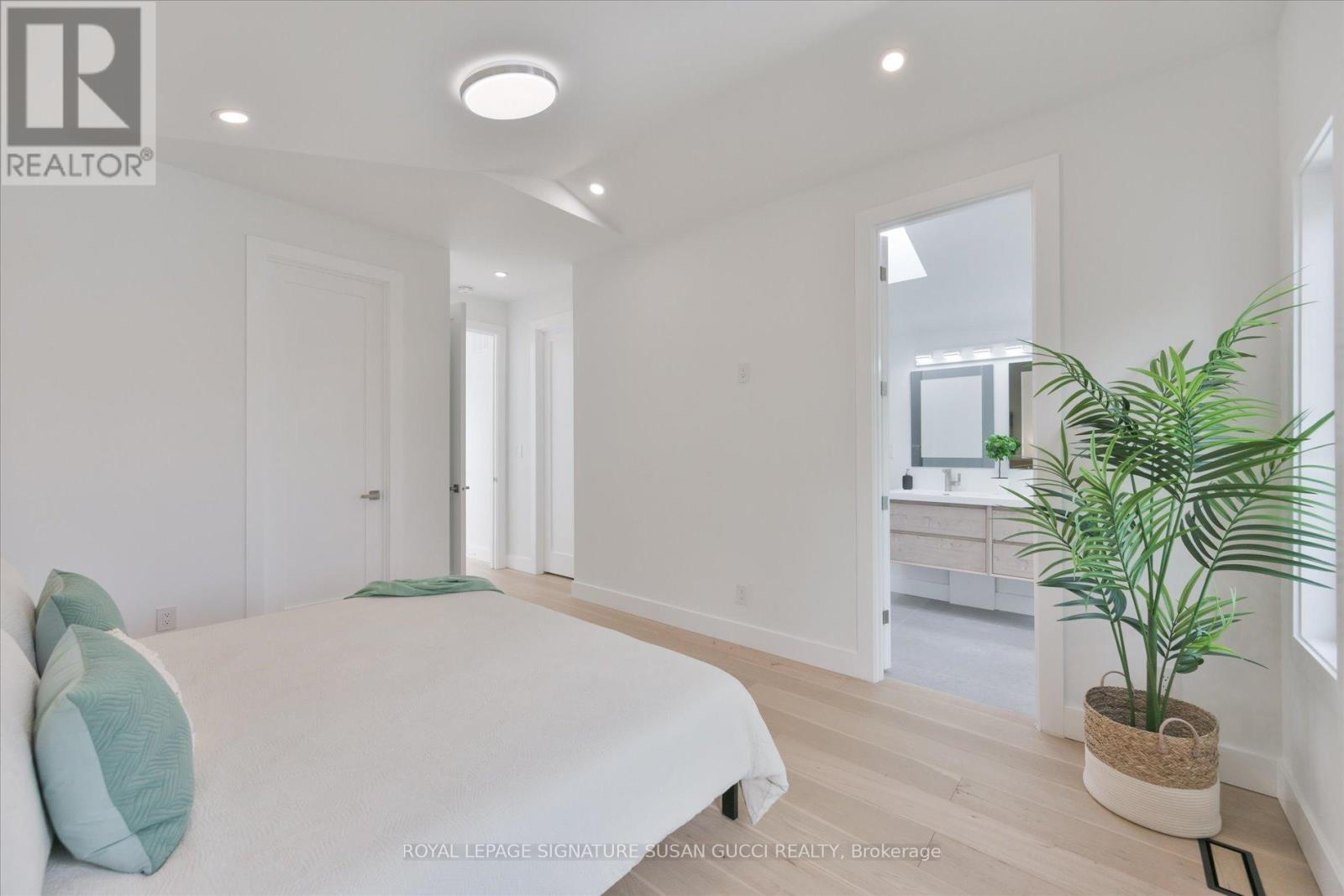 223 Queensdale Avenue, Toronto, Ontario  M4C 2B1 - Photo 17 - E13119026