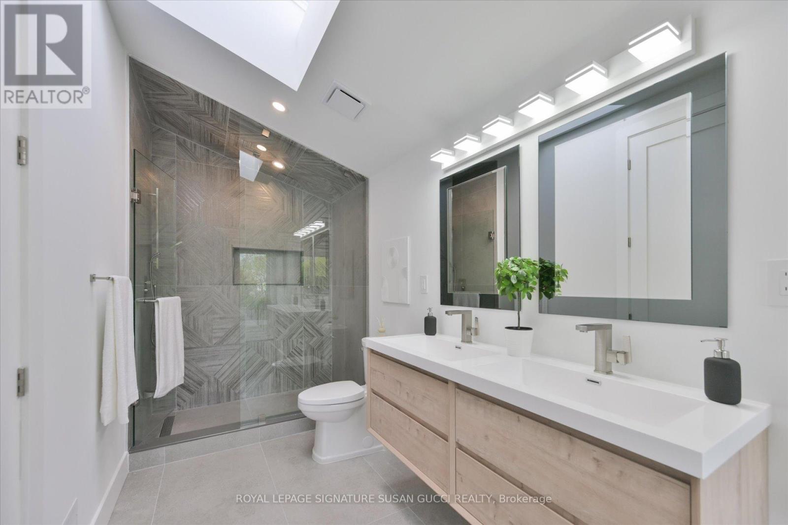 223 Queensdale Avenue, Toronto, Ontario  M4C 2B1 - Photo 19 - E13119026