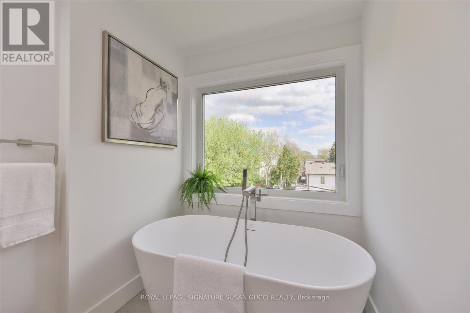 223 Queensdale Avenue, Toronto, Ontario  M4C 2B1 - Photo 20 - E13119026