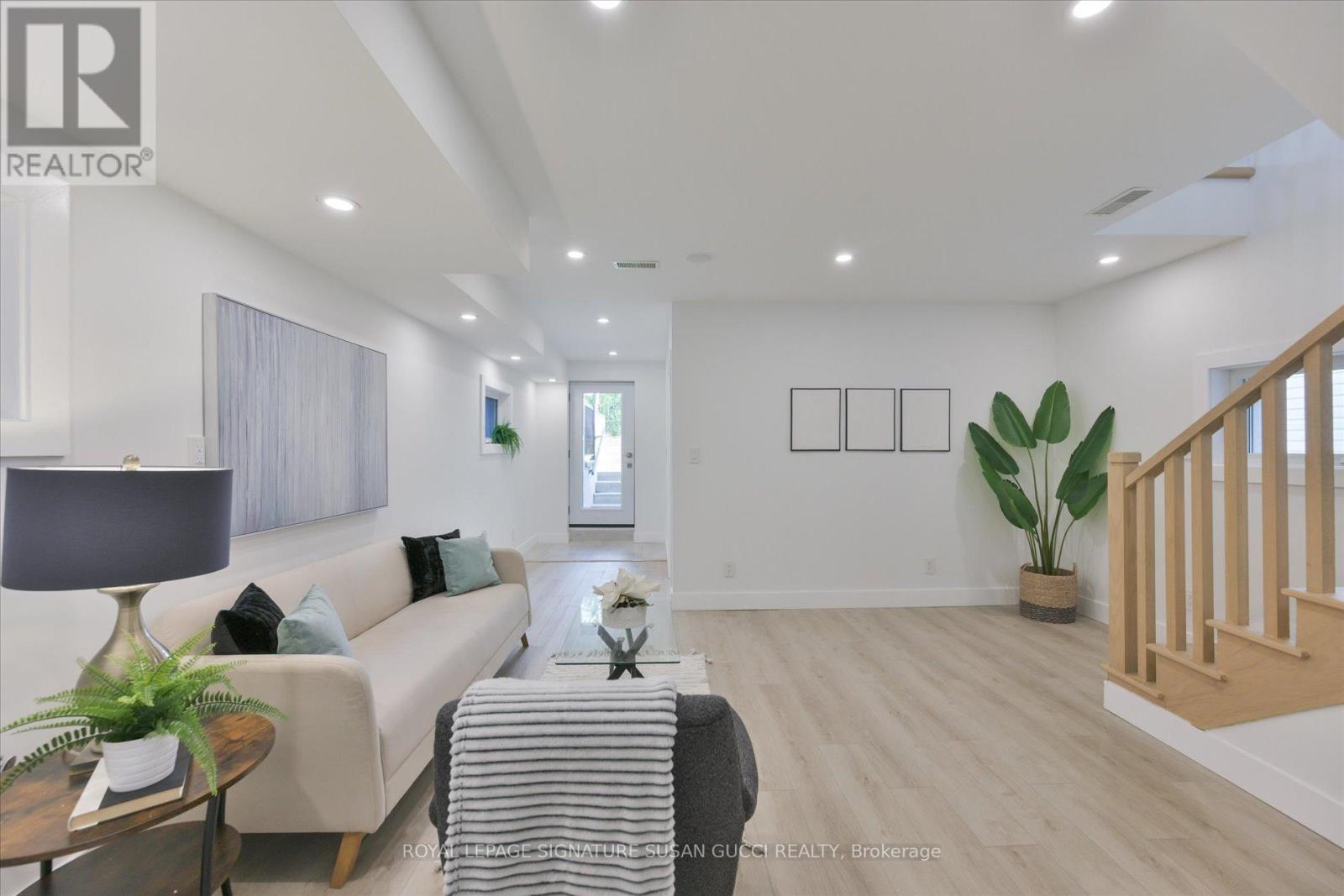 223 Queensdale Avenue, Toronto, Ontario  M4C 2B1 - Photo 28 - E13119026