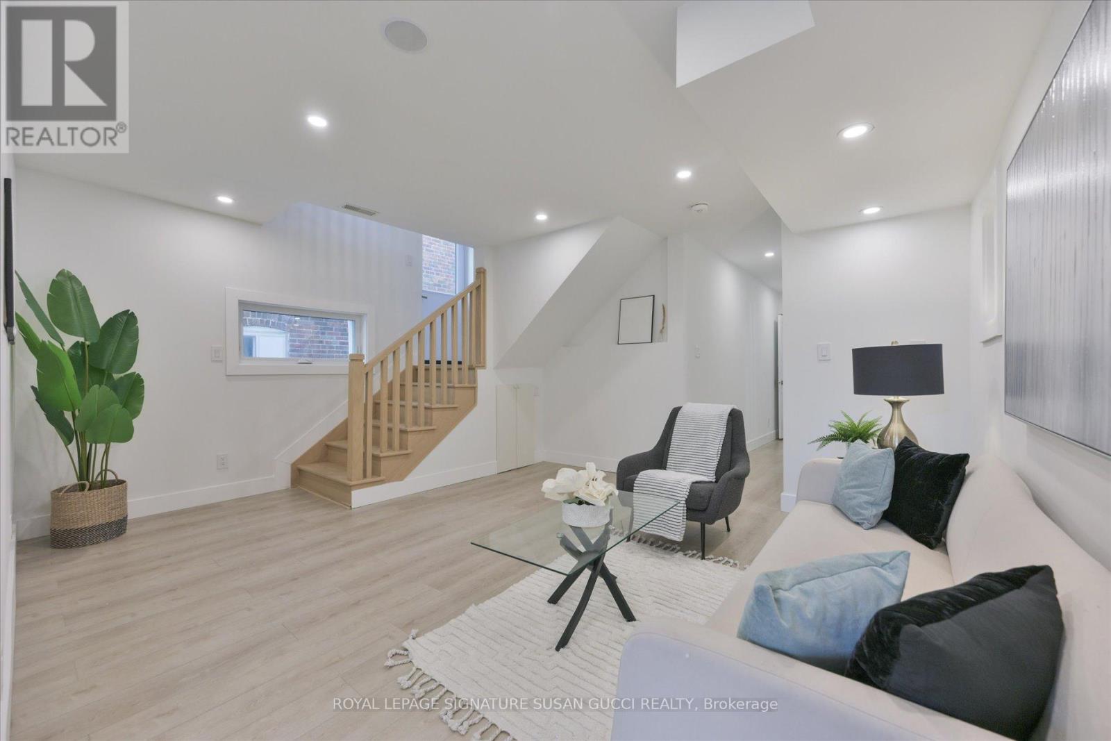 223 Queensdale Avenue, Toronto, Ontario  M4C 2B1 - Photo 29 - E13119026