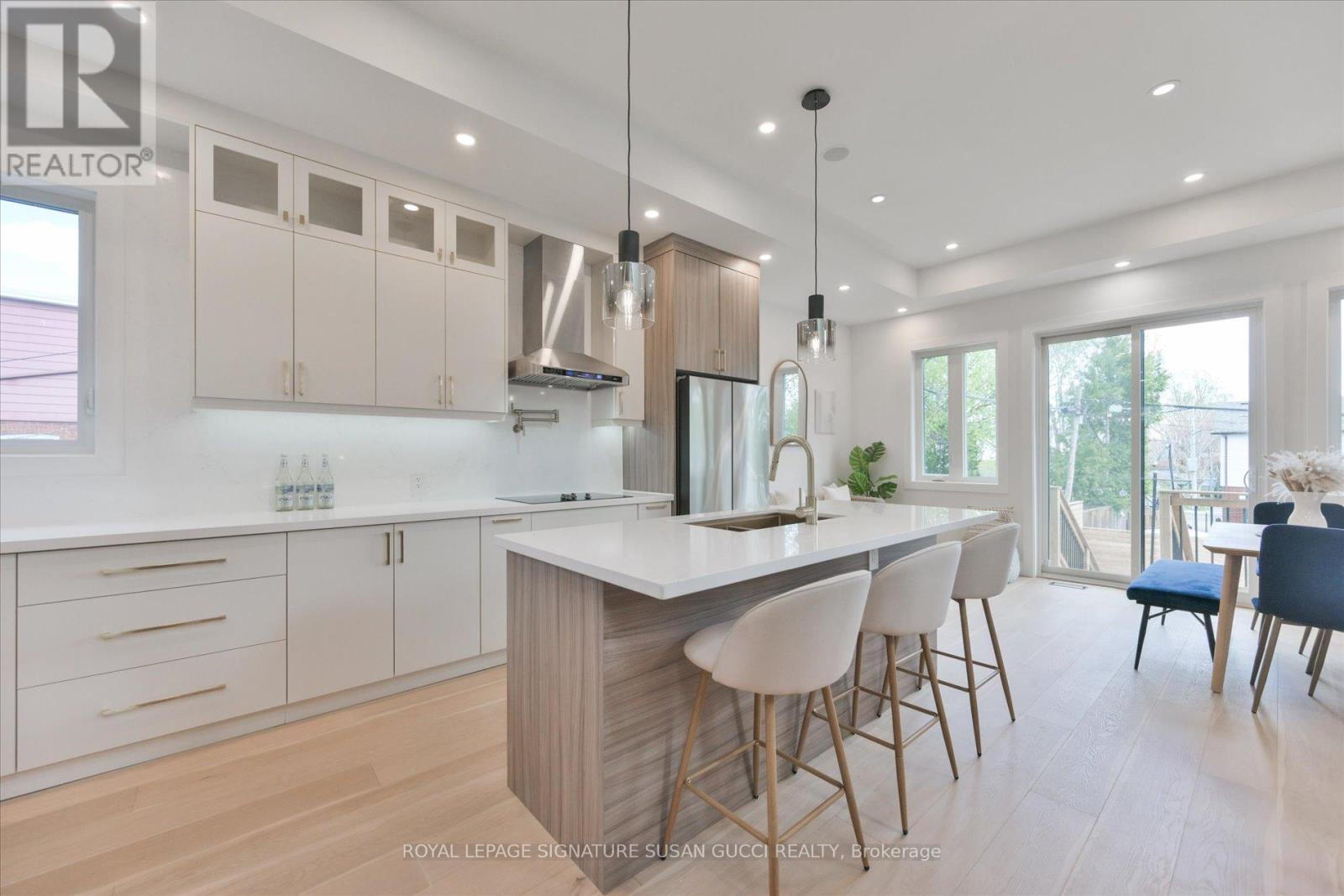 223 Queensdale Avenue, Toronto, Ontario  M4C 2B1 - Photo 3 - E13119026