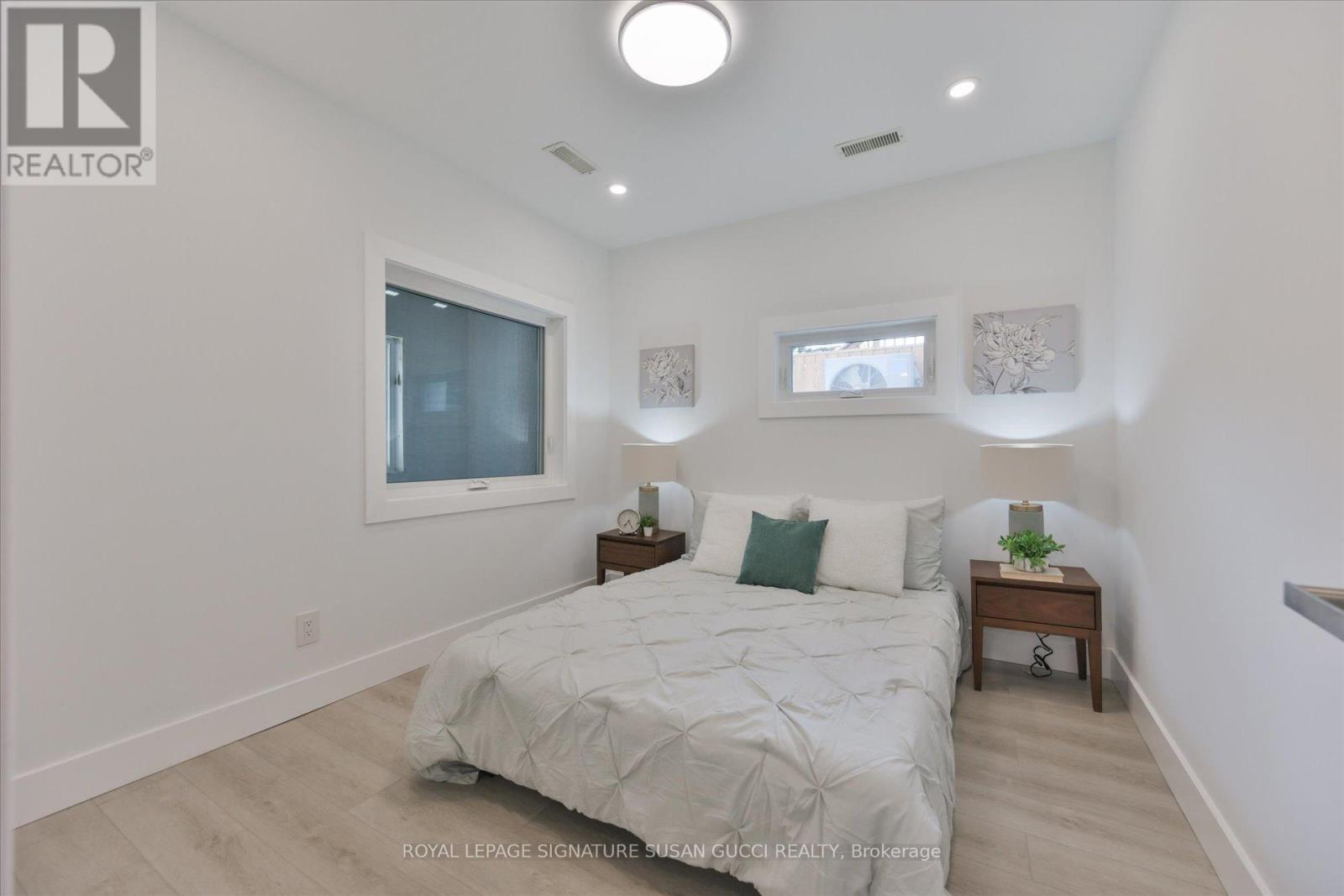 223 Queensdale Avenue, Toronto, Ontario  M4C 2B1 - Photo 32 - E13119026