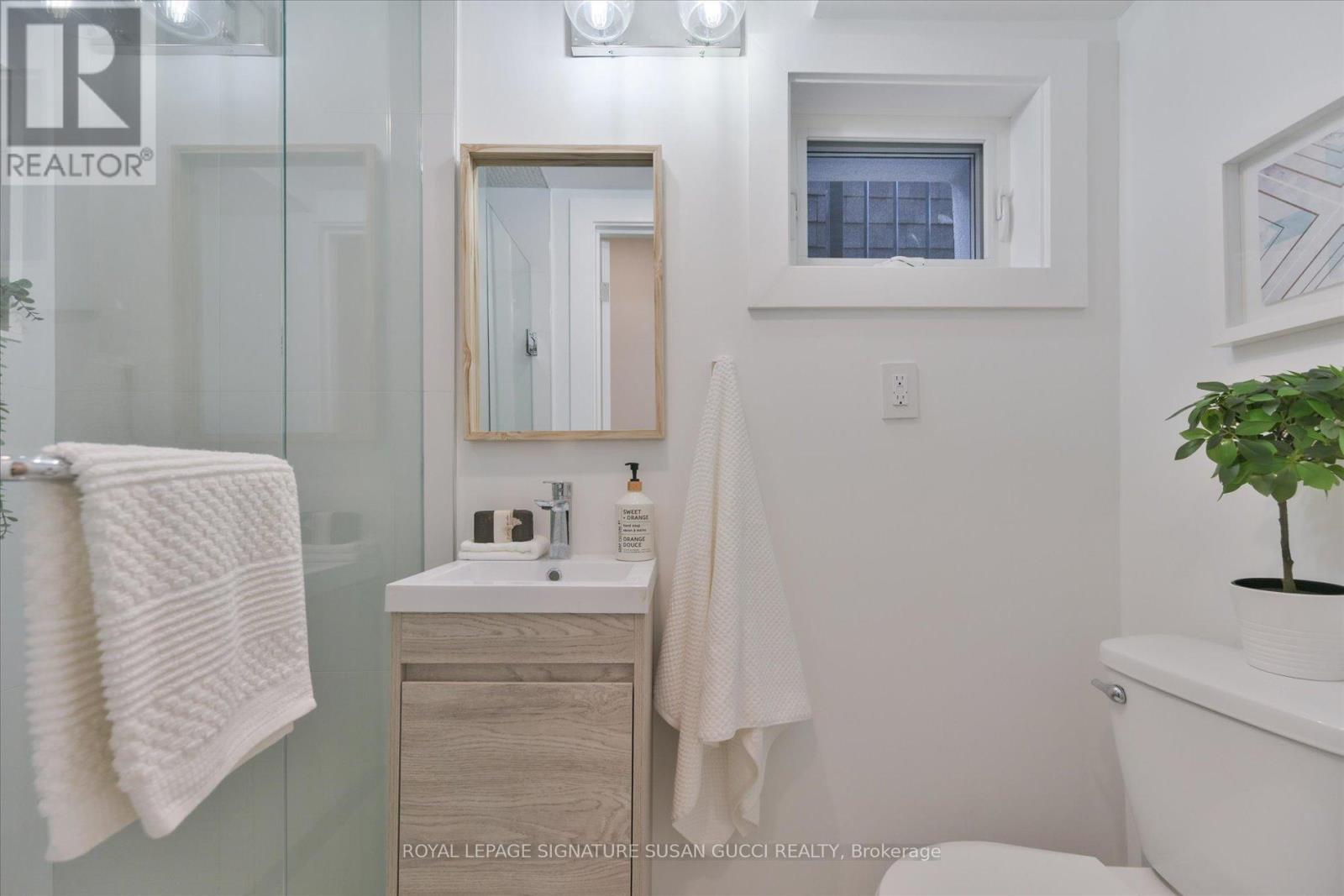 223 Queensdale Avenue, Toronto, Ontario  M4C 2B1 - Photo 33 - E13119026