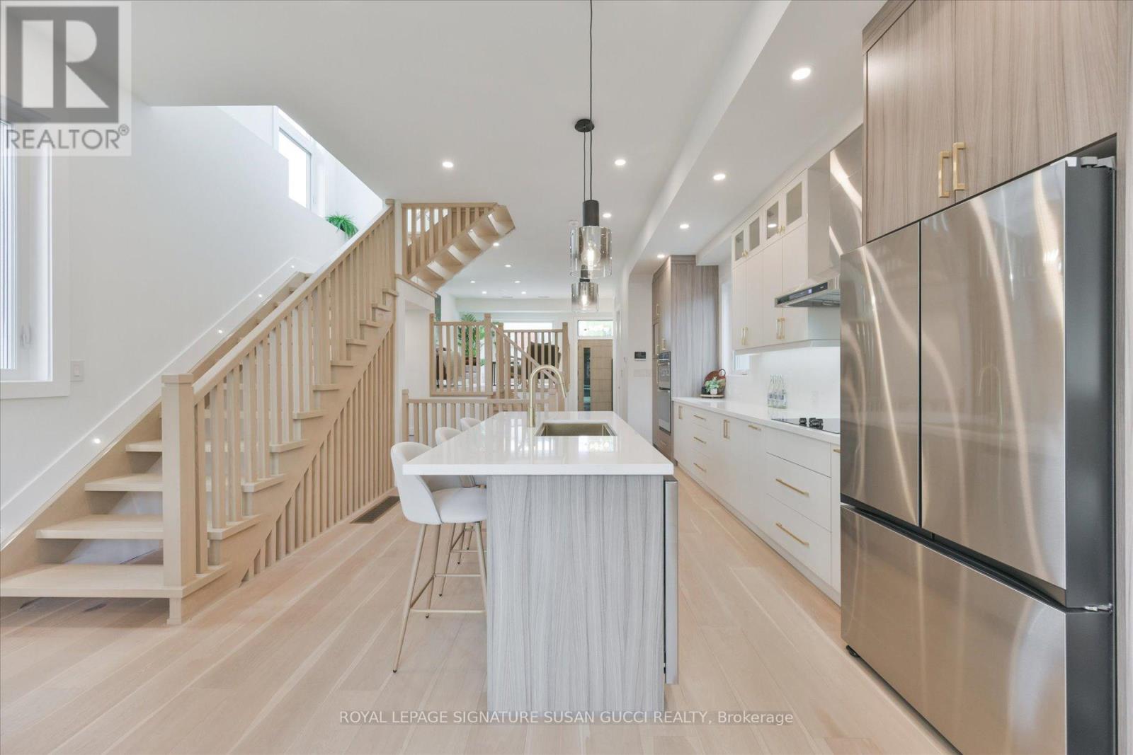 223 Queensdale Avenue, Toronto, Ontario  M4C 2B1 - Photo 5 - E13119026