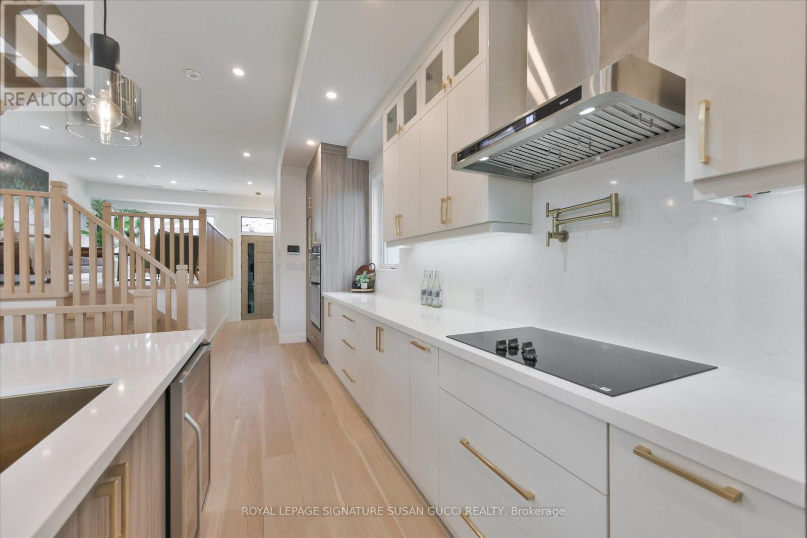 223 Queensdale Avenue, Toronto, Ontario  M4C 2B1 - Photo 7 - E13119026