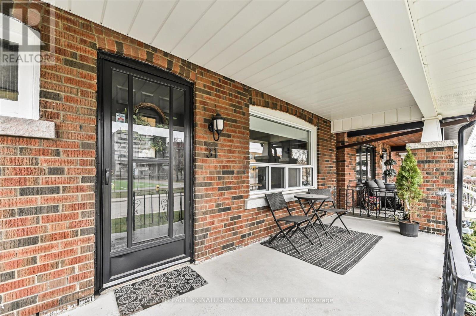 31 Lesmount Avenue, Toronto, Ontario  M4J 3V5 - Photo 2 - E13119118