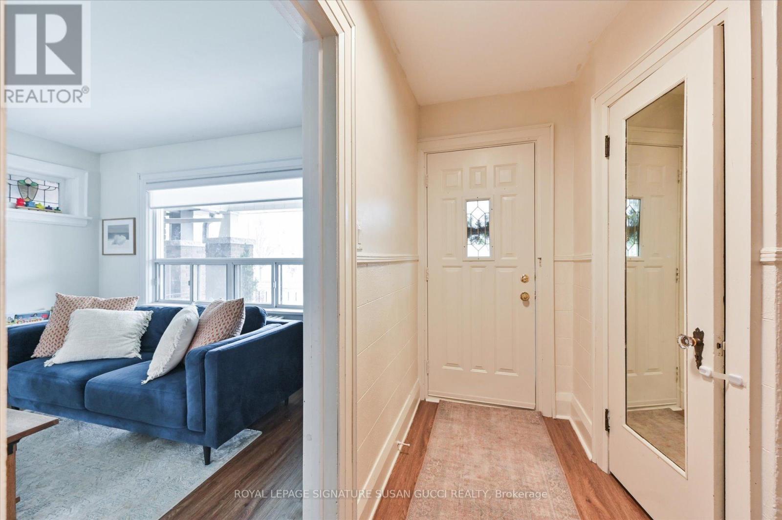 31 Lesmount Avenue, Toronto, Ontario  M4J 3V5 - Photo 3 - E13119118