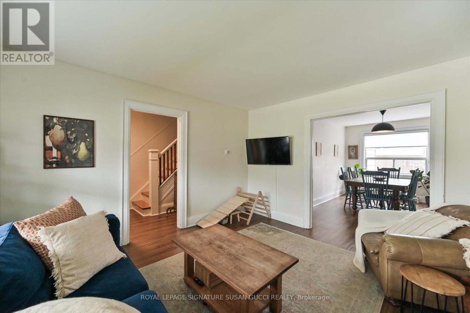 31 Lesmount Avenue, Toronto, Ontario  M4J 3V5 - Photo 7 - E13119118