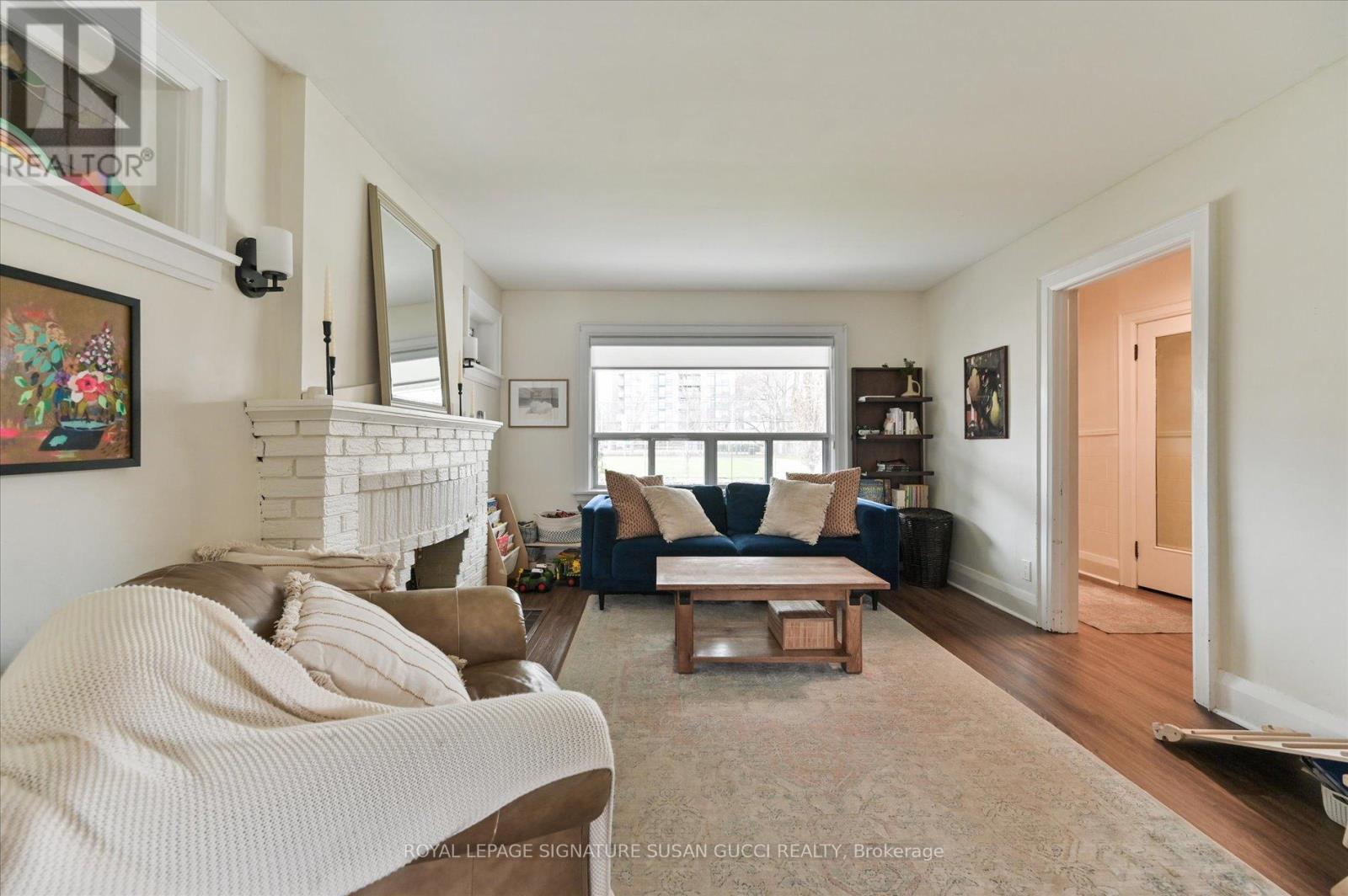 31 Lesmount Avenue, Toronto, Ontario  M4J 3V5 - Photo 8 - E13119118