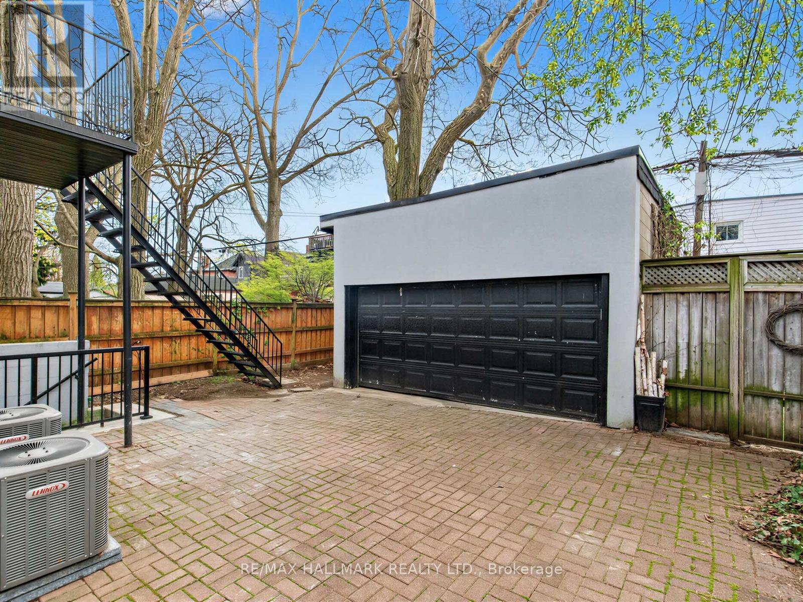 434 Victoria Park Avenue, Toronto, Ontario  M4E 3T2 - Photo 21 - E13119158