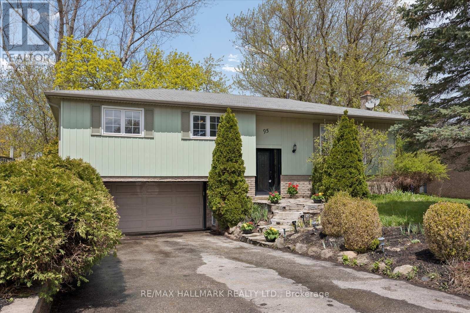 95 Booth Drive, Whitchurch-Stouffville, Ontario  L4A 4K4 - Photo 1 - N13119228